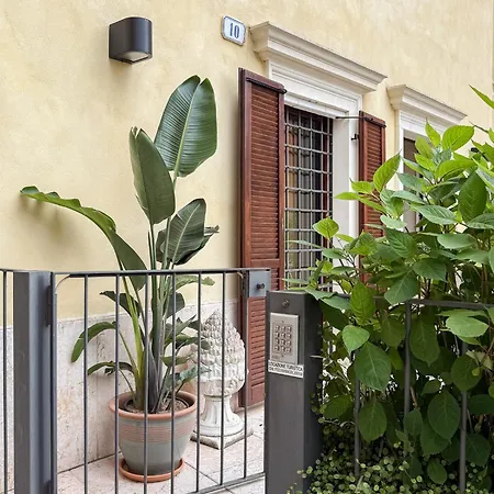 La Dolce Santo Stefano Elegant & Cosy Ponte Pietra Terrace *