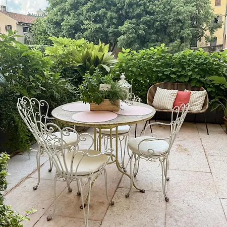 La Dolce Santo Stefano Elegant With Private Terrace Appartamento *