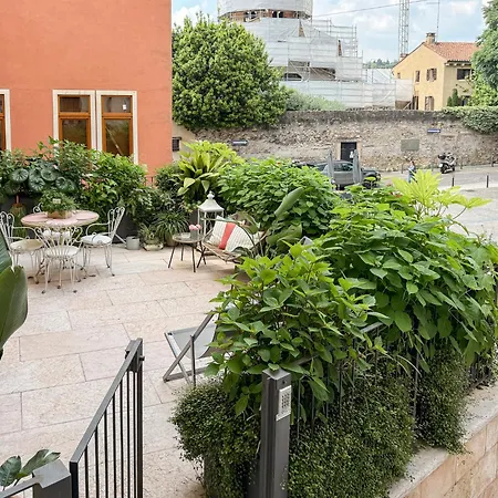 Appartamento La Dolce Santo Stefano Elegant With Private Terrace Verona